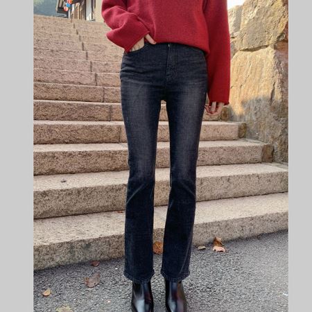 Dongdaemum Women’s Pants, a testament to the elegance and quality of wholesale Korean fashion.