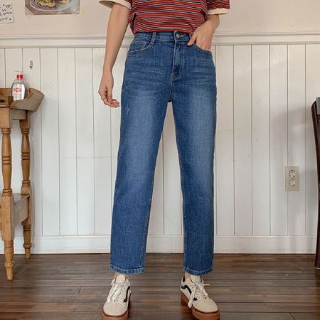Dongdaemum Women’s Pants, a testament to the elegance and quality of wholesale Korean fashion.