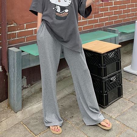 Dongdaemum Women’s Pants, a testament to the elegance and quality of wholesale Korean fashion.