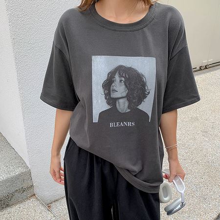 Dongdaemum Women’s Shirts, Tops & T-Shirts, a testament to the elegance and quality of wholesale Korean fashion.
