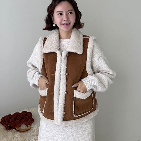 A variety of Dongdaemum Women’s Coats & Jackets, reflecting the sophistication of Korean fashion.