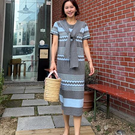 Dongdaemum Women’s Dresses, a testament to the elegance and quality of wholesale Korean fashion.