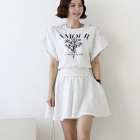 Dongdaemum Women’s One-Pieces, a testament to the elegance and quality of wholesale Korean fashion.