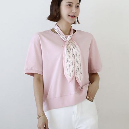 Dongdaemum Women’s Shirts, Tops & T-Shirts, a testament to the elegance and quality of wholesale Korean fashion.