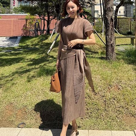 A collection of Dongdaemum Women’s Dresses, encapsulating the charm of Korean fashion.