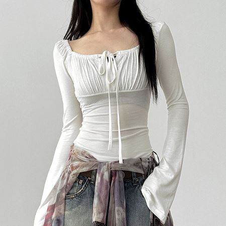 Dongdaemum Women’s Shirts, Tops & T-Shirts, a testament to the elegance and quality of wholesale Korean fashion.