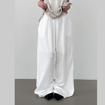 Dongdaemum Women’s Pants, a testament to the elegance and quality of wholesale Korean fashion.