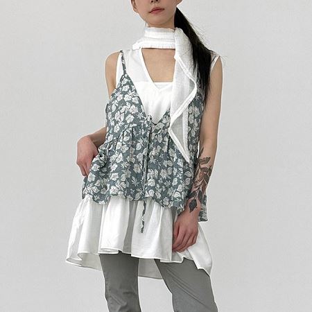A collection of Dongdaemum Women’s Dresses, encapsulating the charm of Korean fashion.