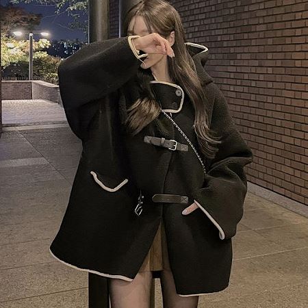 Dongdaemum Women’s Coats & Jackets, a testament to the elegance and quality of wholesale Korean fashion.