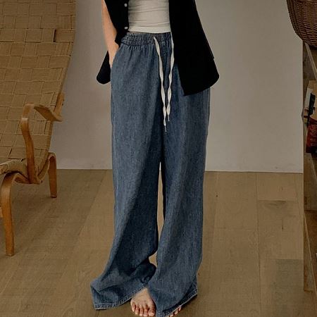 Dongdaemum Women’s Pants, a testament to the elegance and quality of wholesale Korean fashion.