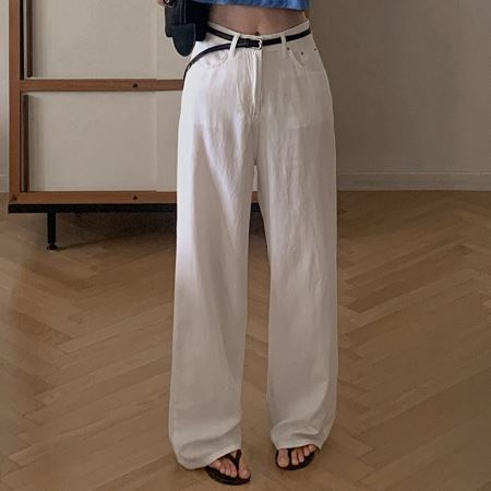 Dongdaemum Women’s Pants, a testament to the elegance and quality of wholesale Korean fashion.