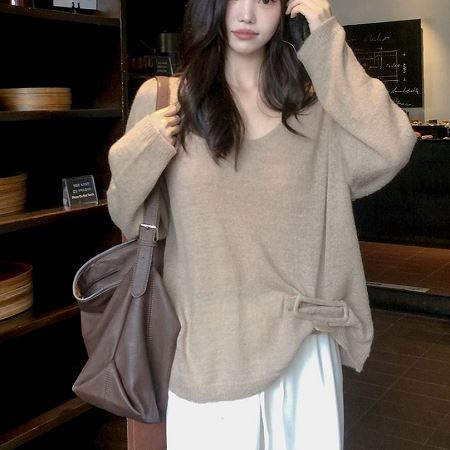 Dongdaemum Women’s Shirts, Tops & T-Shirts, a testament to the elegance and quality of wholesale Korean fashion.