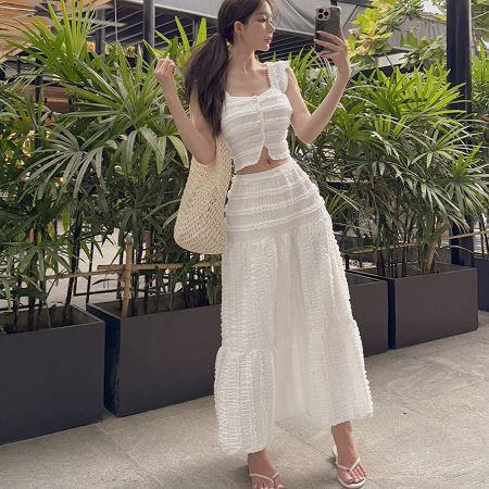 Dongdaemum Women’s One-Pieces, a testament to the elegance and quality of wholesale Korean fashion.
