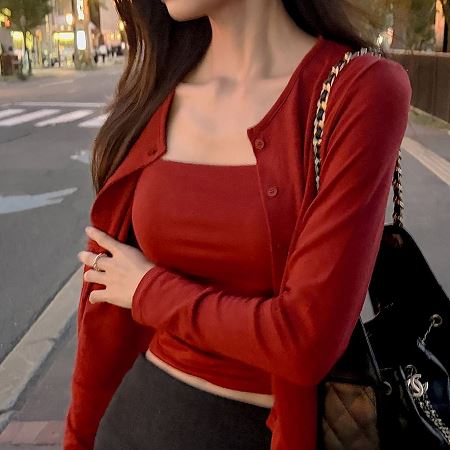 Dongdaemum Women’s One-Pieces, a testament to the elegance and quality of wholesale Korean fashion.
