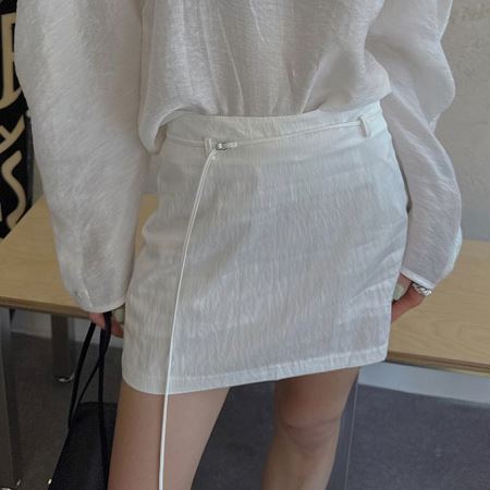Dongdaemum Women’s Dresses, a testament to the elegance and quality of wholesale Korean fashion.
