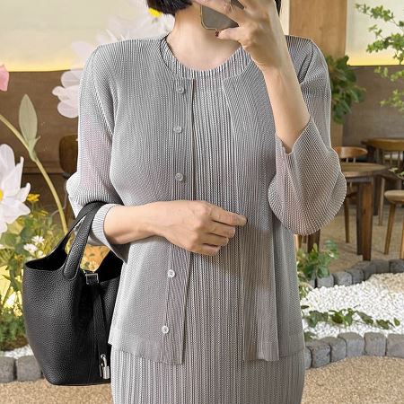 A variety of Dongdaemum Women’s Coats & Jackets, reflecting the sophistication of Korean fashion.