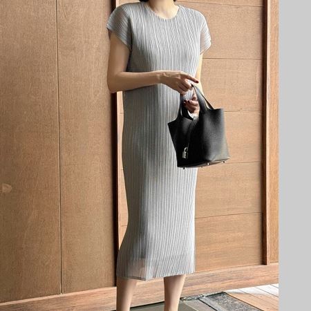 Dongdaemum Women’s Dresses, a testament to the elegance and quality of wholesale Korean fashion.