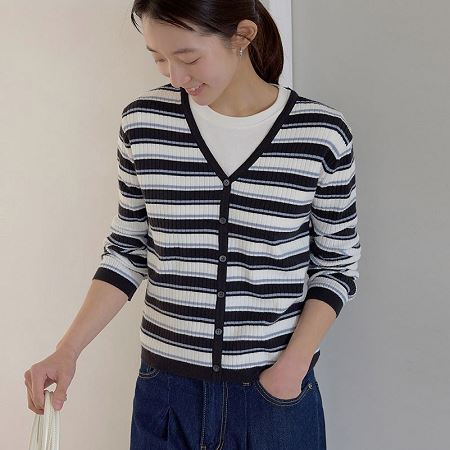 Dongdaemum Women’s Coats & Jackets, a testament to the elegance and quality of wholesale Korean fashion.