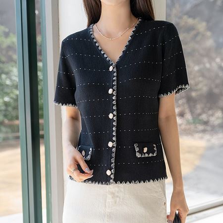Dongdaemum Women’s Coats & Jackets, a testament to the elegance and quality of wholesale Korean fashion.