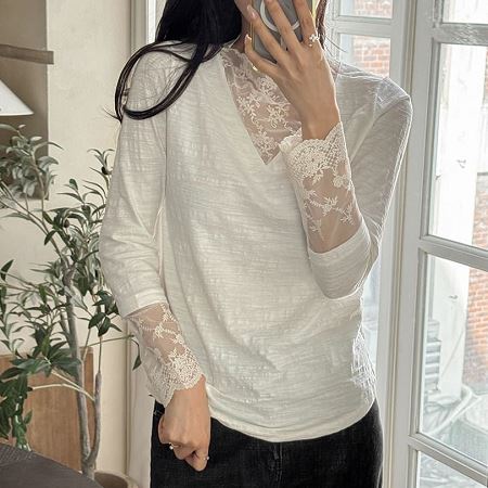 Dongdaemum Women’s Shirts, Tops & T-Shirts, a testament to the elegance and quality of wholesale Korean fashion.