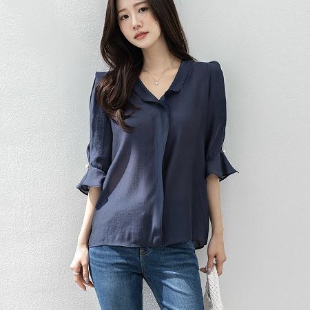 Dongdaemum Women’s Shirts, Tops & T-Shirts, a testament to the elegance and quality of wholesale Korean fashion.
