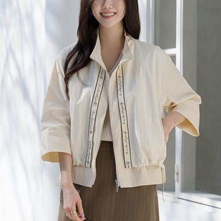 Dongdaemum Women’s Coats & Jackets, a testament to the elegance and quality of wholesale Korean fashion.