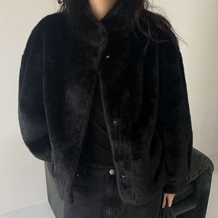 Dongdaemum Women’s Coats & Jackets, a testament to the elegance and quality of wholesale Korean fashion.