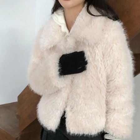 Dongdaemum Women’s Coats & Jackets, a testament to the elegance and quality of wholesale Korean fashion.