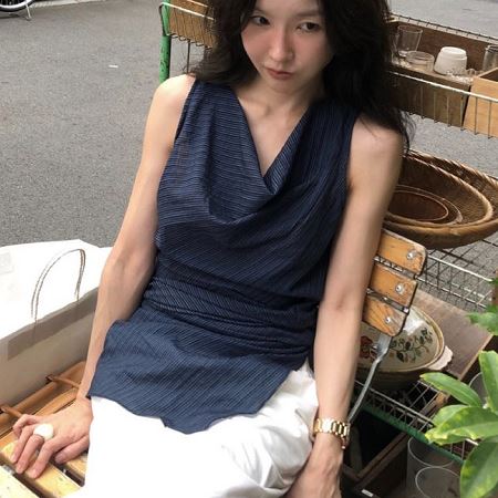 Dongdaemum Women’s Shirts, Tops & T-Shirts, a testament to the elegance and quality of wholesale Korean fashion.