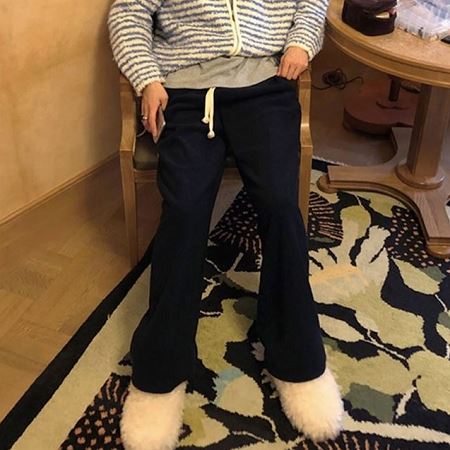 Dongdaemum Women’s Pants, a testament to the elegance and quality of wholesale Korean fashion.