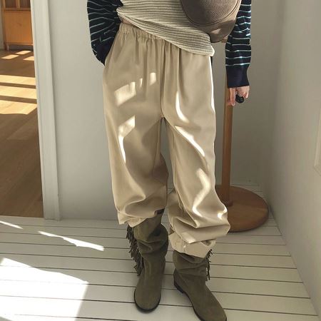 Dongdaemum Women’s Pants, a testament to the elegance and quality of wholesale Korean fashion.