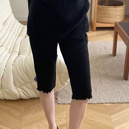 Dongdaemum Women’s Pants, a testament to the elegance and quality of wholesale Korean fashion.