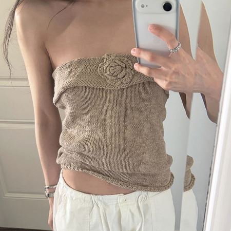 Dongdaemum Women’s Shirts, Tops & T-Shirts, a testament to the elegance and quality of wholesale Korean fashion.