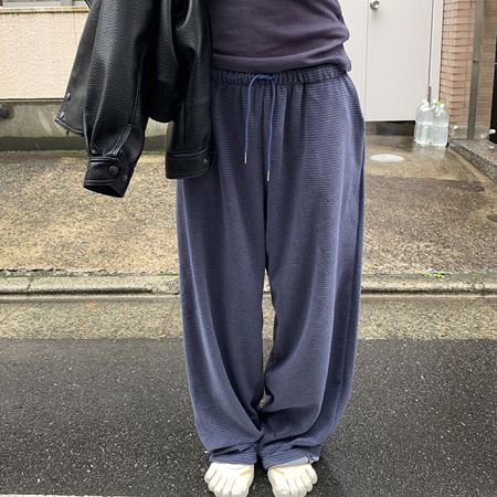 Dongdaemum Women’s Pants, a testament to the elegance and quality of wholesale Korean fashion.