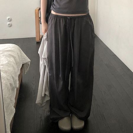 Dongdaemum Women’s Pants, a testament to the elegance and quality of wholesale Korean fashion.