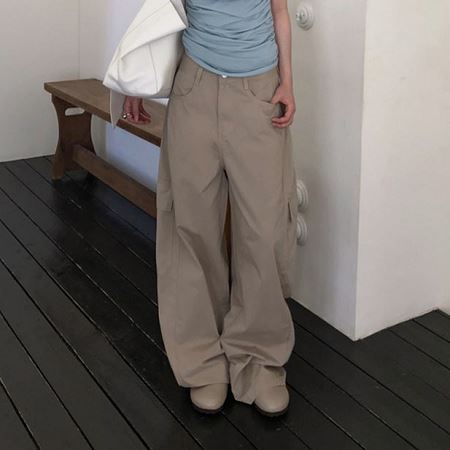 Dongdaemum Women’s Pants, a testament to the elegance and quality of wholesale Korean fashion.
