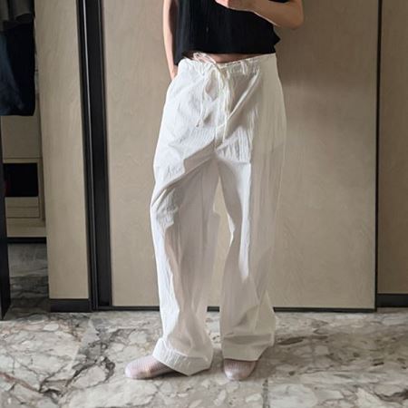 Dongdaemum Women’s Pants, a testament to the elegance and quality of wholesale Korean fashion.