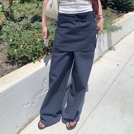 Dongdaemum Women’s Pants, a testament to the elegance and quality of wholesale Korean fashion.