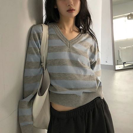 Dongdaemum Women’s Shirts, Tops & T-Shirts, a testament to the elegance and quality of wholesale Korean fashion.