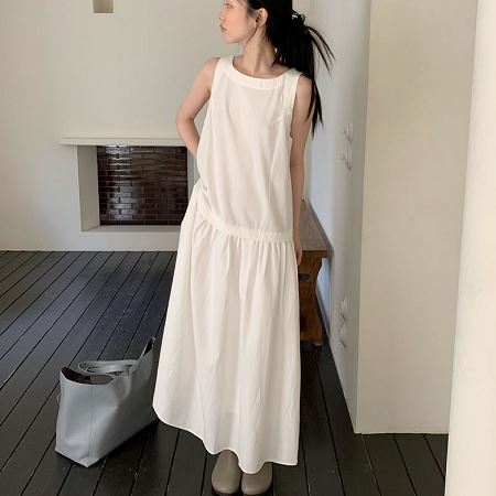 A collection of Dongdaemum Women’s Dresses, encapsulating the charm of Korean fashion.