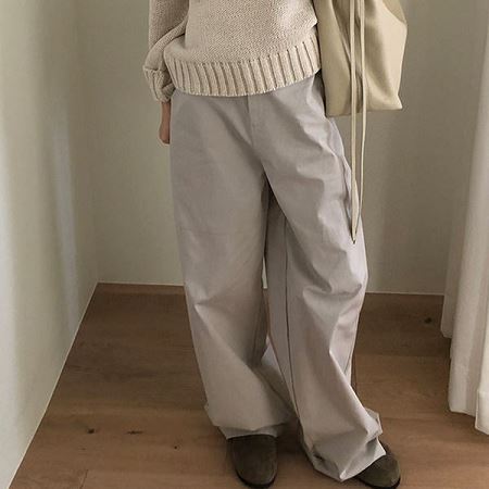 Dongdaemum Women’s Pants, a testament to the elegance and quality of wholesale Korean fashion.