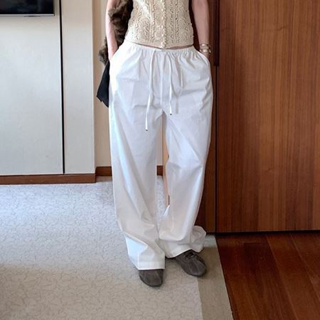 Dongdaemum Women’s Pants, a testament to the elegance and quality of wholesale Korean fashion.