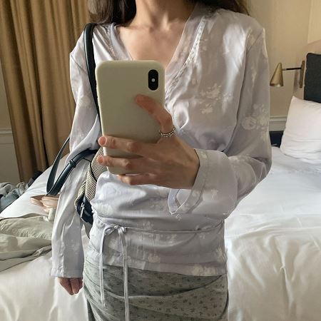 Dongdaemum Women’s Shirts, Tops & T-Shirts, a testament to the elegance and quality of wholesale Korean fashion.