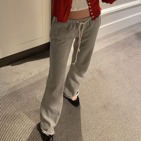 Dongdaemum Women’s Pants, a testament to the elegance and quality of wholesale Korean fashion.