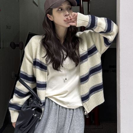 A variety of Dongdaemum Women’s Coats & Jackets, reflecting the sophistication of Korean fashion.