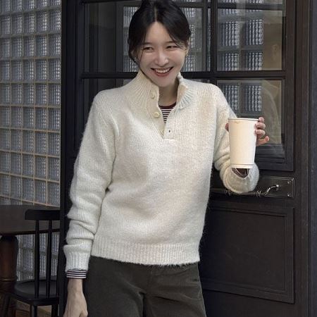 Dongdaemum Women’s Shirts, Tops & T-Shirts, a testament to the elegance and quality of wholesale Korean fashion.