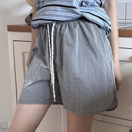 Dongdaemum Women’s Pants, a testament to the elegance and quality of wholesale Korean fashion.