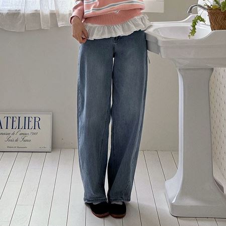 Dongdaemum Women’s Pants, a testament to the elegance and quality of wholesale Korean fashion.