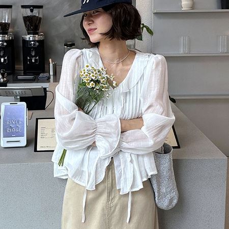 Dongdaemum Women’s Shirts, Tops & T-Shirts, a testament to the elegance and quality of wholesale Korean fashion.