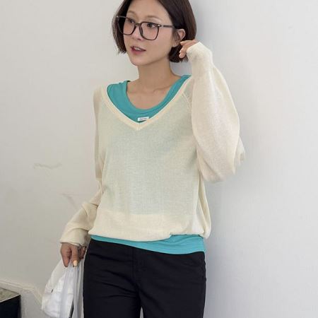 Dongdaemum Women’s Shirts, Tops & T-Shirts, a testament to the elegance and quality of wholesale Korean fashion.